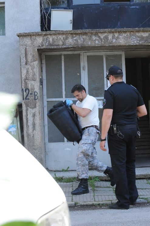Прочут убиец се оказа най-добрият приятел на Пелов, в блока отцепен от полицията в Ботевград (СНИМКИ)