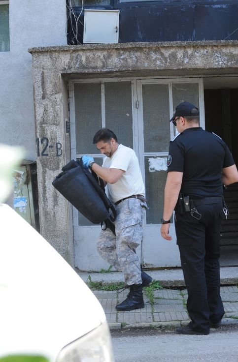 Прочут убиец се оказа най-добрият приятел на Пелов, в блока отцепен от полицията в Ботевград (СНИМКИ)