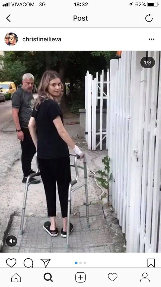Първо в БЛИЦ! Трогателно: Красавицата Кристин едва се крепи на проходилка, но се бори да ходи (СНИМКИ/ВИДЕО)