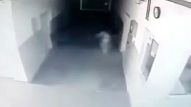 Запис от охранителна камера в затвора разкри нещо зловещо, нито полицията, нито надзирателите имат обяснение (СНИМКИ)