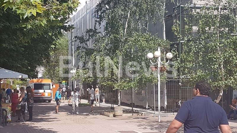 Мъж падна от нищото пред врачанското златно ателие на Тони Гаргата (СНИМКИ)