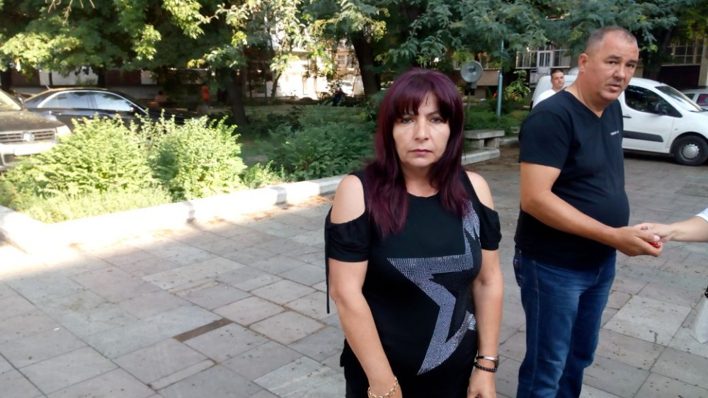 Ще дочакат ли справедливост: Близки и роднини на закланата от ревнивия Илиян красавица Милена плачат пред съда (СНИМКИ)