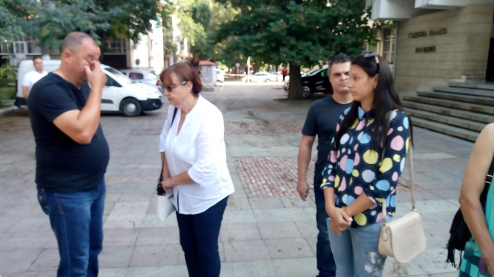 Ще дочакат ли справедливост: Близки и роднини на закланата от ревнивия Илиян красавица Милена плачат пред съда (СНИМКИ)