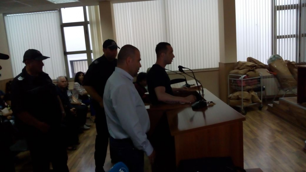Убиецът на красивата Милена наглее в съда! Скочи на журналистите с тежки клетви (СНИМКИ)