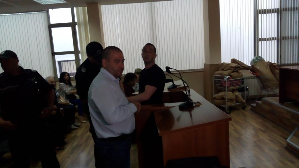 Убиецът на красивата Милена наглее в съда! Скочи на журналистите с тежки клетви (СНИМКИ)