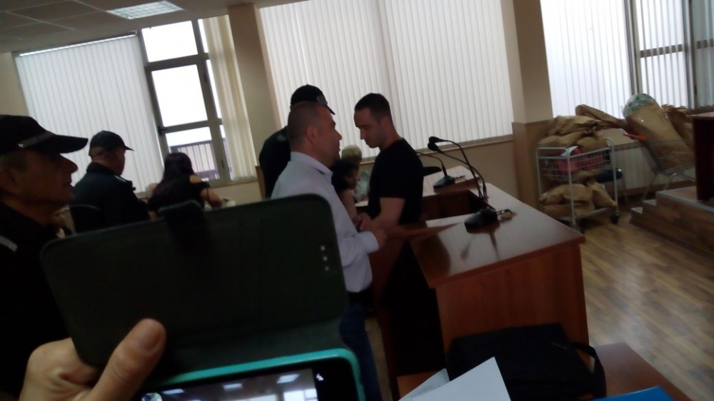 Убиецът на красивата Милена наглее в съда! Скочи на журналистите с тежки клетви (СНИМКИ)