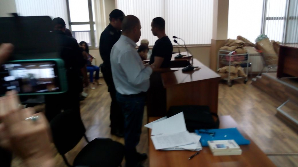 Убиецът на красивата Милена наглее в съда! Скочи на журналистите с тежки клетви (СНИМКИ)