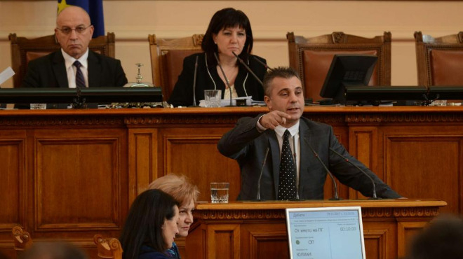 Див скандал заради Марешки разтресе парламента! 
