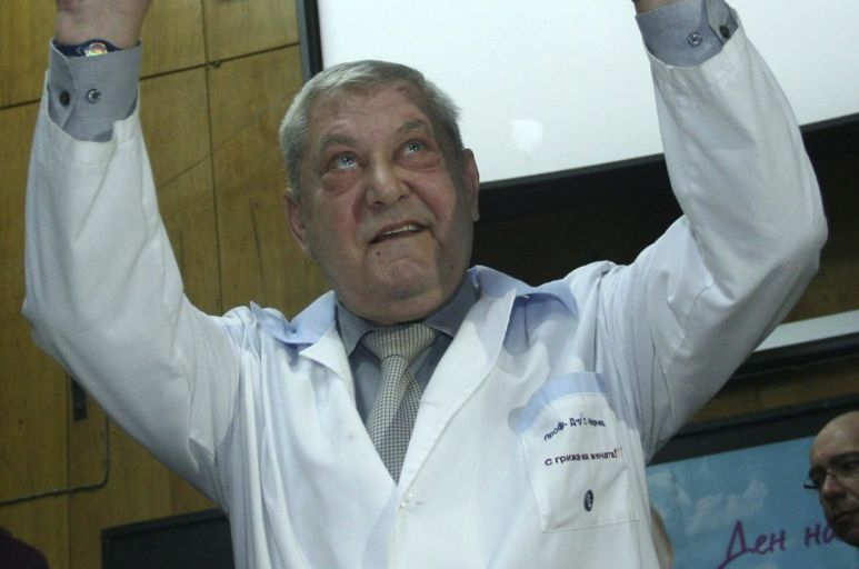 Отиде си голямо светило в медицината и шеф в Майчин дом 