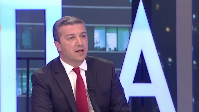 Драгомир Стойнев защити Радев: Сега и президента ви е виновен! 
