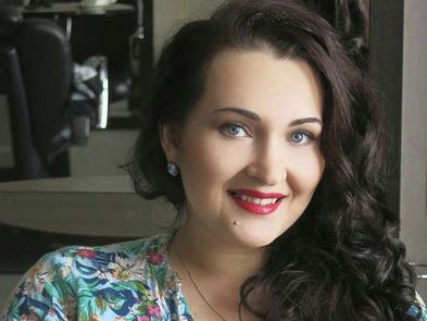 Няма да повярвате какво се случва с младата учителка по история, която бе уволнена заради снимка по бански 