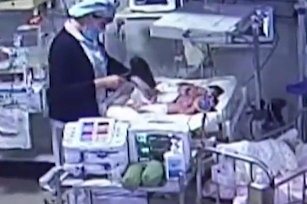 Ампутираха крачето на новородено бебе заради разсеяна медицинска сестра (СНИМКИ/ВИДЕО)