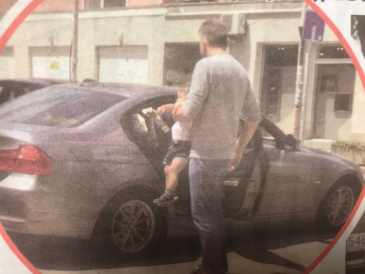 Жената на Николай Дойнов заголи бедра, мъжаги свиркат похотливо след булката на водещия (СНИМКИ)