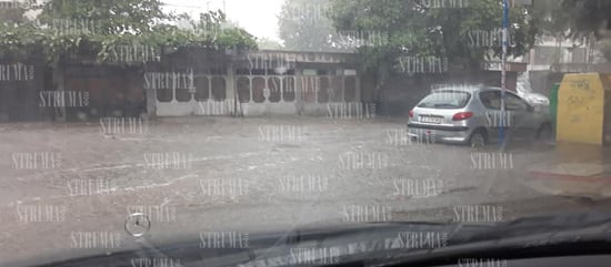 В Благоевград се изля голям порой и положението стана страшно (СНИМКИ)