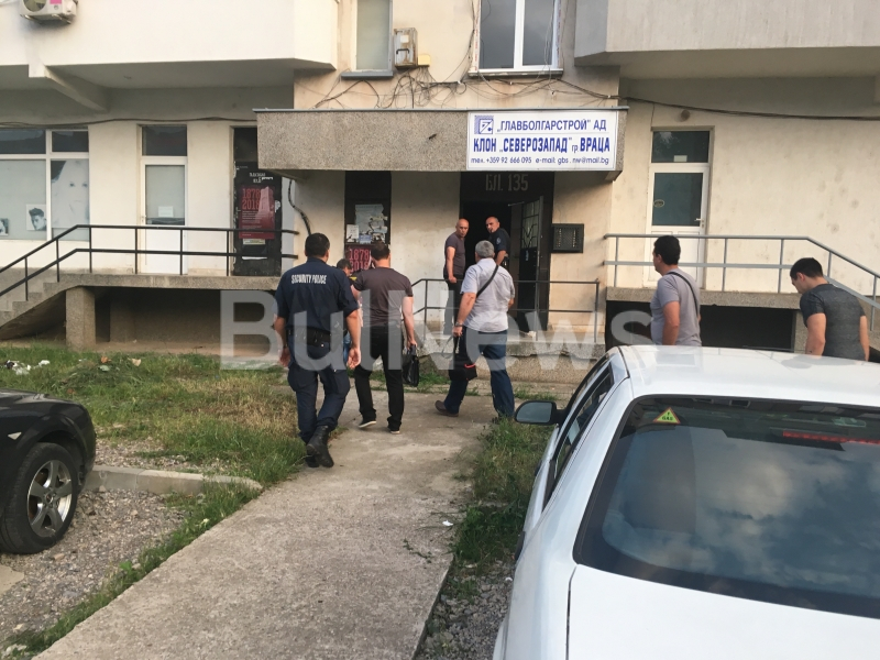 Млада врачанка взе пистолета на баща си полицай и направи нещо ужасяващо пред очите му (СНИМКИ)