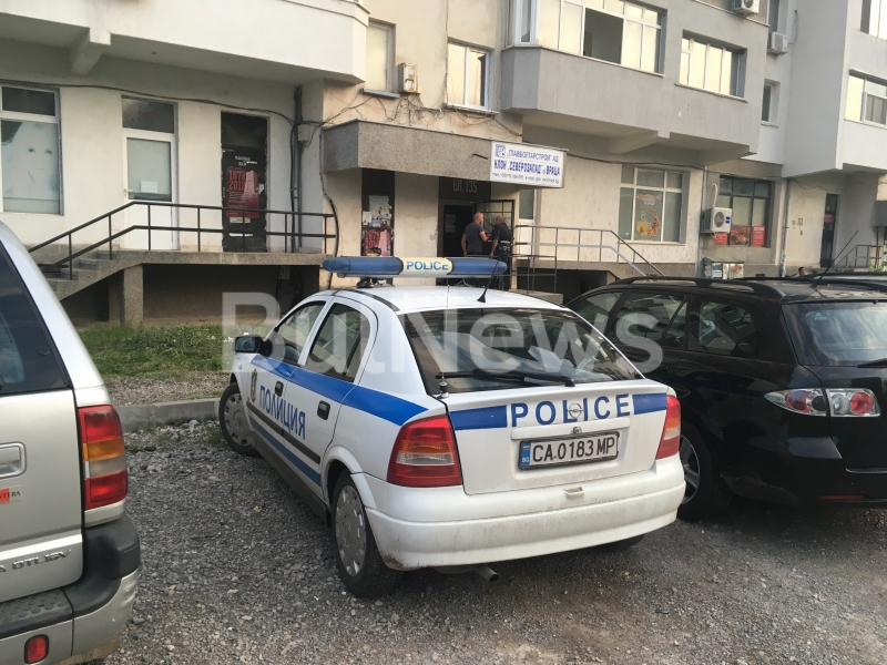 Млада врачанка взе пистолета на баща си полицай и направи нещо ужасяващо пред очите му (СНИМКИ)