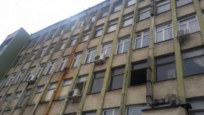 Голяма беля в Перник с дете на улицата! (СНИМКИ)