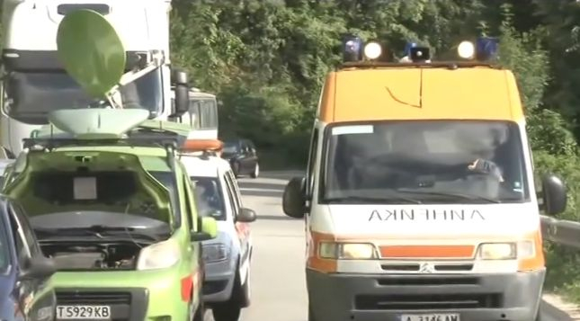 Първи СНИМКИ и ВИДЕО от ужаса с труп и много ранени на Ришкия проход