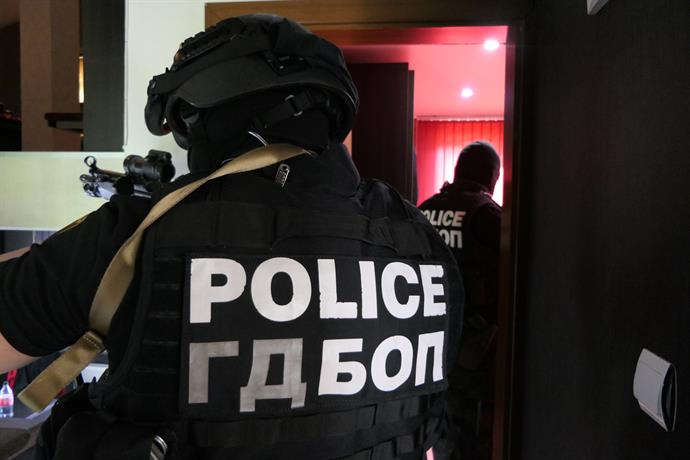 Мощен удар на ГДБОП по наркомафията в Плевен и Ловеч (ЗРЕЛИЩНИ СНИМКИ)