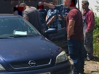 Екшън в Бургас! Маскирани полицаи щурмуваха къщата, ето какво стана