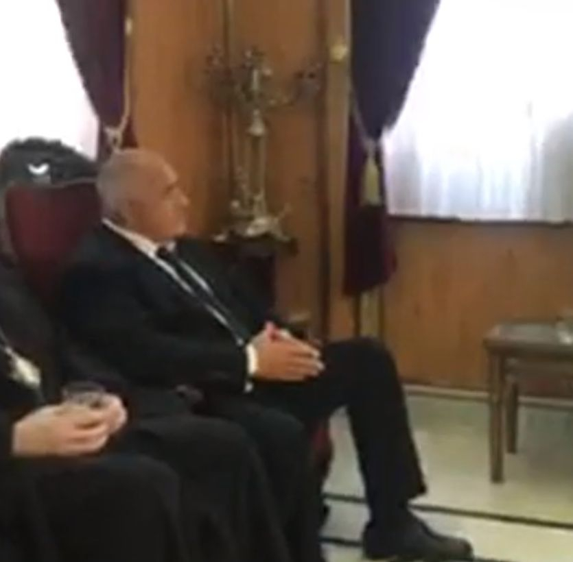 Борисов се поклони на Божи гроб и се пусна НА ЖИВО от срещата си с...