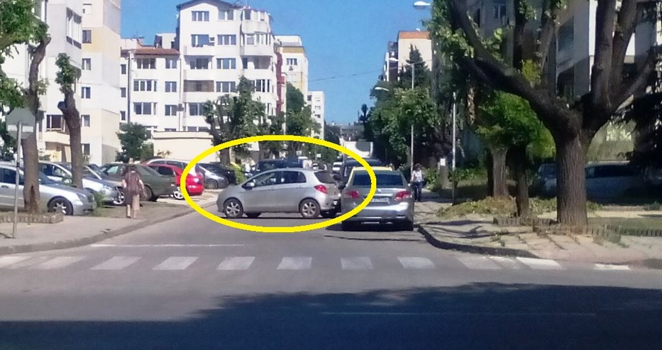Абсурдна гледка във Варна (СНИМКИ)