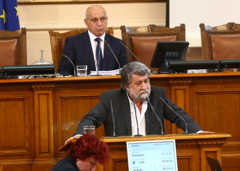 Рашидов и Нинова на нож в парламента, скулпторът избухна срещу БСП: Не ви ли е срам?!