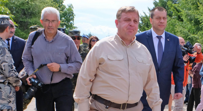 Каракачанов: Договорът за името на Македония остава под въпрос
