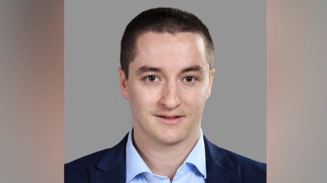 Нов екшън на пътя: Джигити с "Мерцедес" заплашват с патлак депутат на магистралата, но...