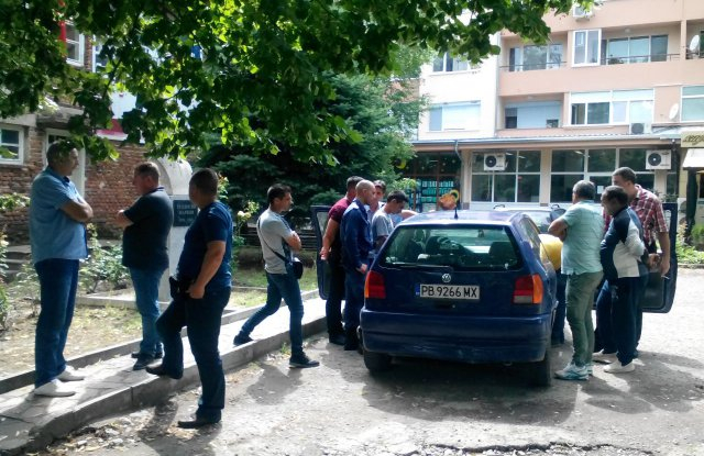Само в БЛИЦ! Стана ясно с колко пари е задържан кметът на Войнягово (СНИМКИ)