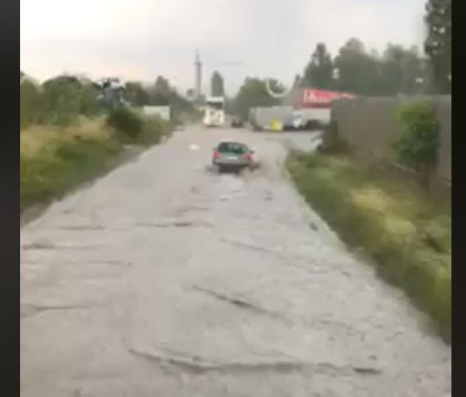 Гръмотевична буря паникьоса софиянци! Положението е апокалиптично! Такова чудо отдавна не е имало, БНТ спря излъчването на Световното (СНИМКИ/ВИДЕО)