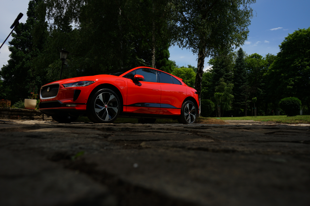 Jaguar I-PACE поставя началото на нова ера в историята на марката