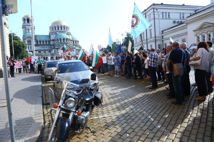 Метеоролозите излязоха на протест, настояват за повече финансиране (СНИМКИ)