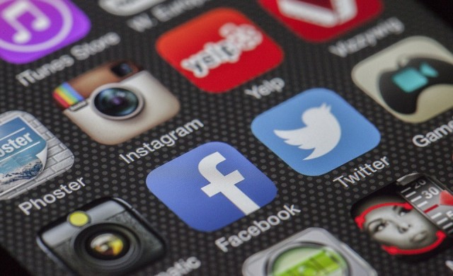 Facebook си остава безплатен, но групите стават платени?