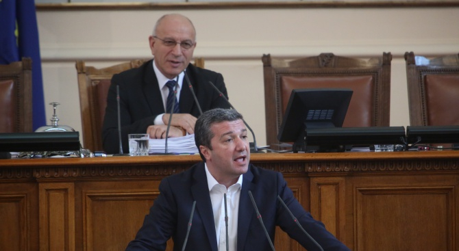 Драгомир Стойнев: Има близо 900 осъдени, които са в момента на свобода