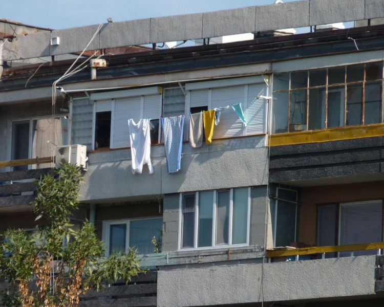 Жена тръгна да простира в Сандански и стана голяма беля 