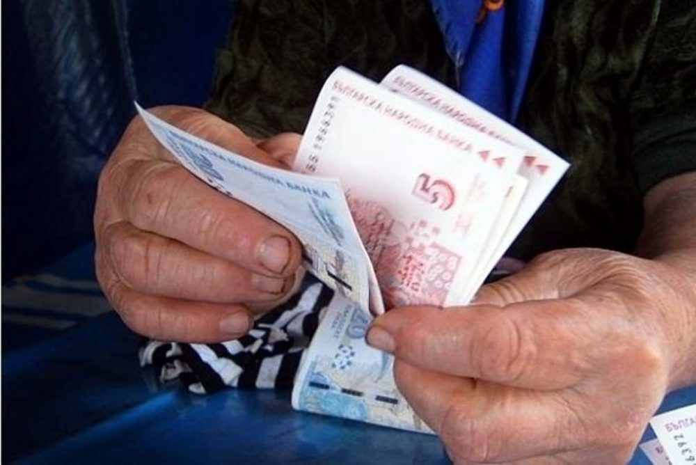 Внимание! Лечител-менте мами възрастни хора в Бургаско, баба от Камено изгоря с 1350 лв.