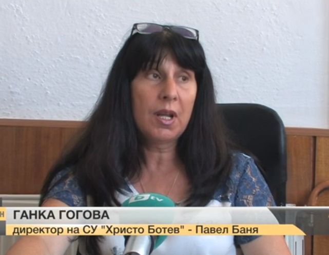 Жесток бой между момичета в училище! Седмокласнички се налагат като за последно, а момче ги снима (СНИМКИ/ВИДЕО)