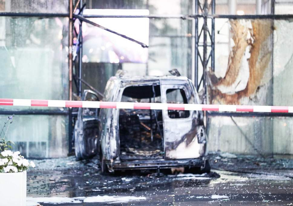 Полицията в Амстердам с първа версия за атаката с ван (СНИМКИ)
