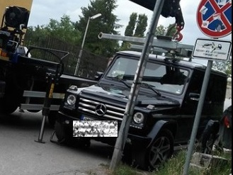 Само в БЛИЦ! Чудо невиждано на софийска улица! Ще успее ли "паякът" в тази неравна битка с "Мерцедес" G класа? (СНИМКА)