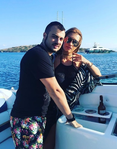 Само в "ШОУ"! Фолкпевици атакуваха топплажове, заляха мрежата с ГОРЕЩИ СНИМКИ 