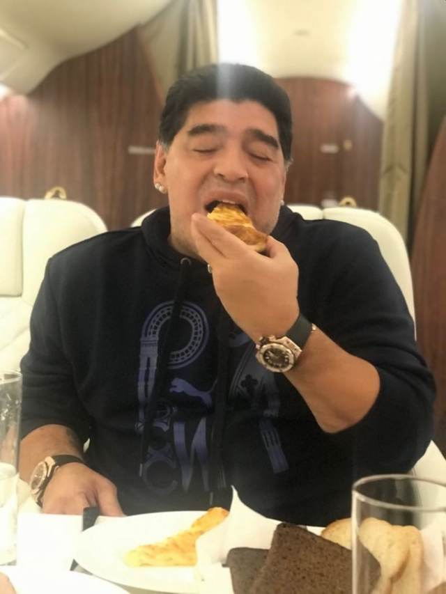 Последна информация за състоянието на почувствалия се зле Диего Марадона (СНИМКИ)
