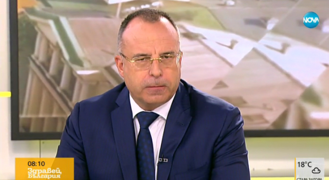 Министър Порожанов обясни дали птичият грип и африканската чума по свинете са опасни за хората