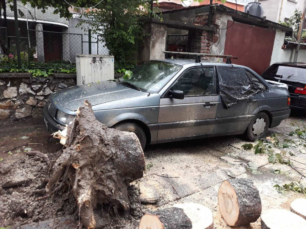 Драмата с дъжда в Пловдив не спира – предупредиха хората да не излизат от домовете си 
