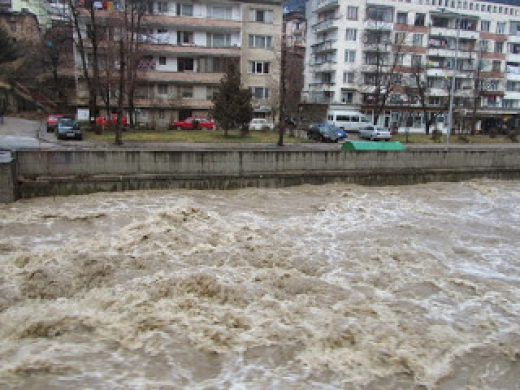 Червен код е в сила в Смолян, тепърва ще става все по-зле! (КАРТА)