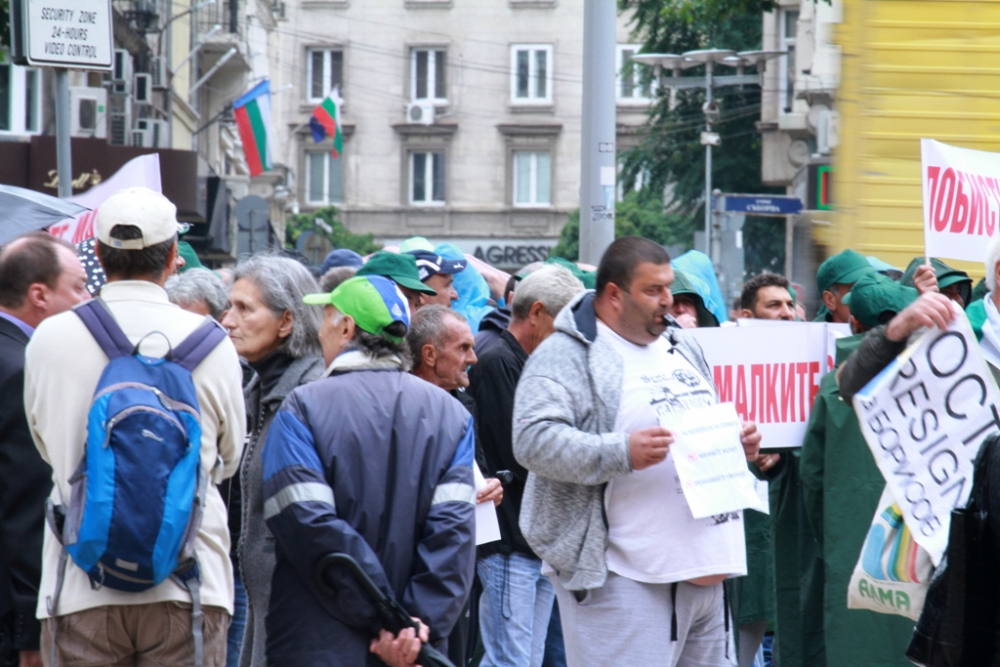 Само в БЛИЦ! Вижте как се организира "спонтанен" протест! (СНИМКИ)