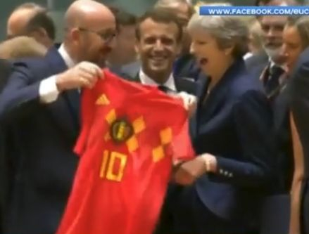 Не е за вярване каква футболна драма се разигра на срещата на ЕС в Брюксел! Световните лидери изпаднаха в шок и смях (СНИМКИ)