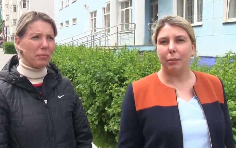 Чудо: Близначки Ксения и Улияна - разделени при раждането, се срещнаха след 33 години (ВИДЕО)