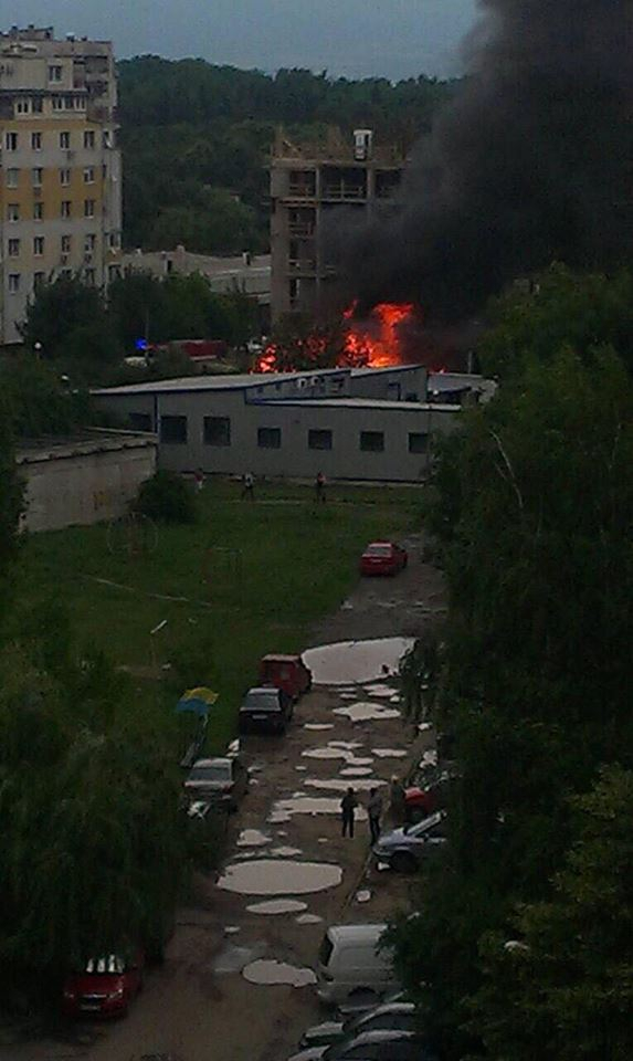 Извънредно и първо в БЛИЦ! Голям пожар избухна в столичния "Надежда" 6, страшно е! (СНИМКИ/ВИДЕО)