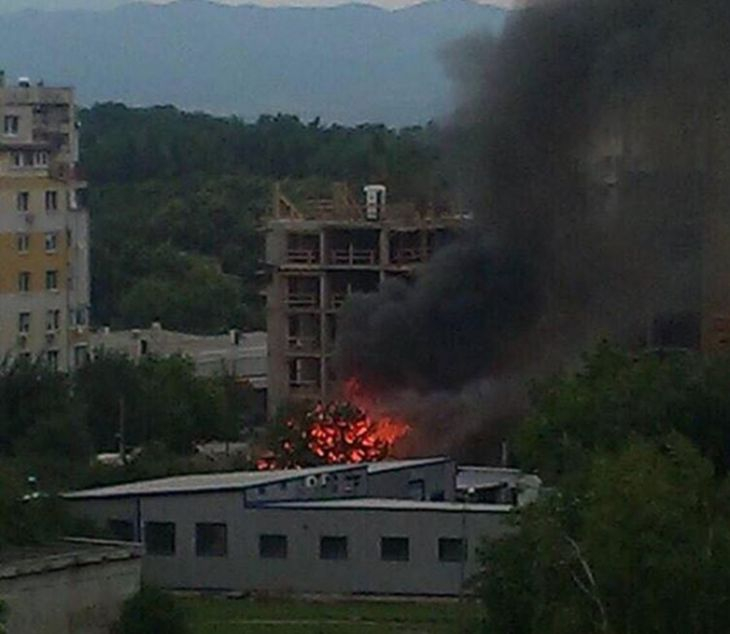 Само в БЛИЦ! Огненият ад в "Надежда" 6 продължава - пламъците са неудържими, има пострадал! 